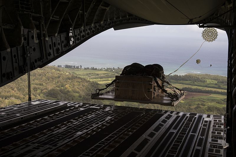 File:Air drop over Hawaii (14858048314).jpg