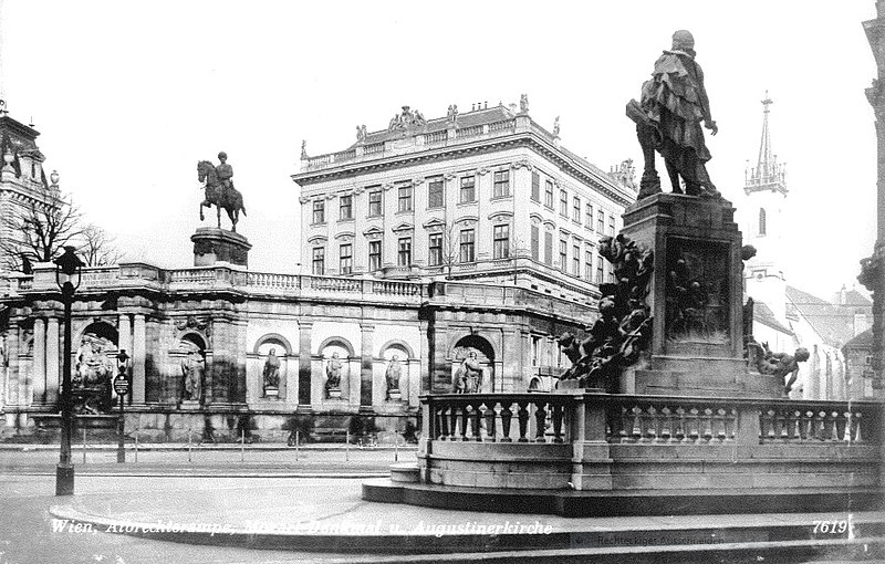 File:Albrechtsplatz mit Mozartdenkmal.jpg