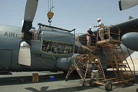 L'un des quatre turbopropulseurs Allison T56 équipant l'avion de transport C-130 Hercules. Ce moteur équipe également l'E-2C Hawkeye.