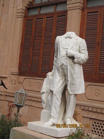 File:Another Sculpture of an english man with no head - Mohatta Palace.jpg