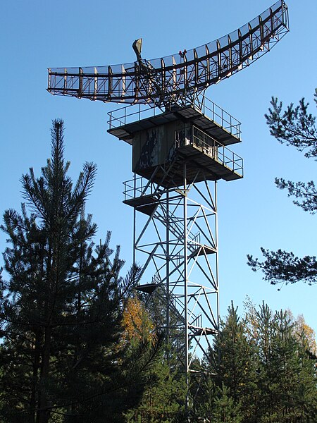 File:Antenna radar L-band TAR Finland.JPG