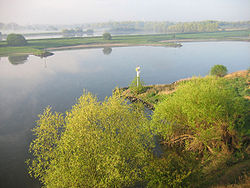 Arnhem Nederrijn ochtend apr04.jpg