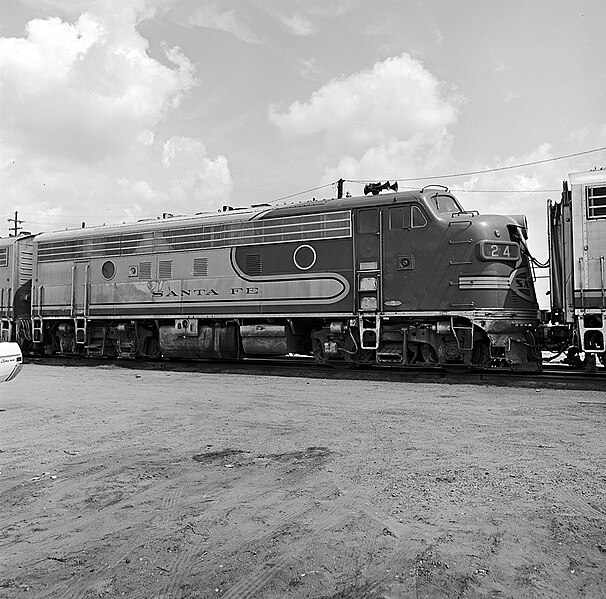 File:Atchison, Topeka, and Santa Fe, Diesel Electric Passenger Locomotive No. 24 (15696015638).jpg