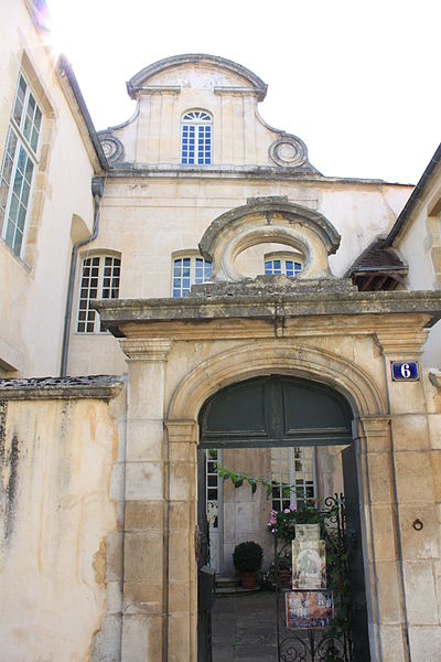 File:Avallon - Musée du Costume.JPG