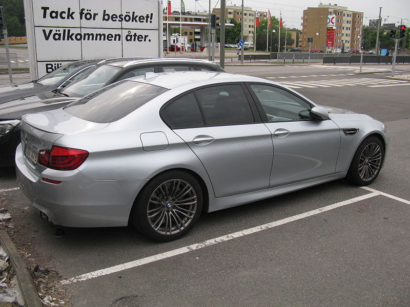 File:BMW M5 F10 (9028854972).jpg