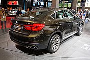 BMW X6 вид ззаду