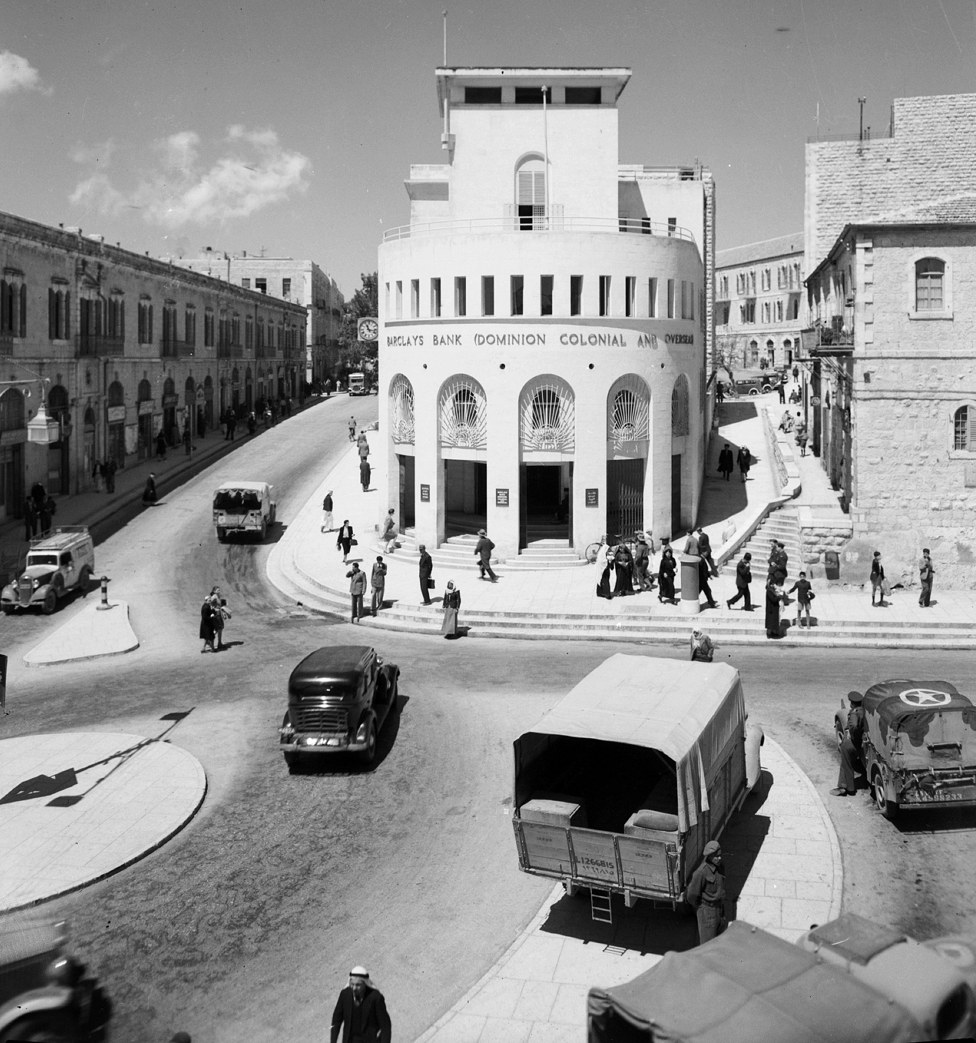 File:Barclays Bank, Jerusalem. 1942. matpc.21609.jpg - Wikimedia Commons