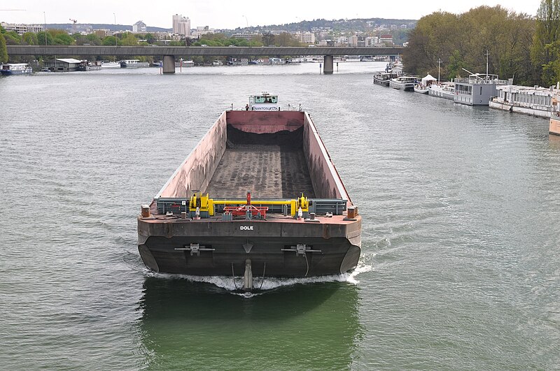 File:Barge Dole on the river Seine in Saint-Cloud 001.JPG