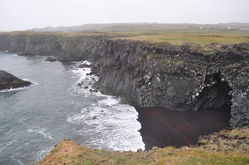 File:Basalt cliffs in Arnarstapi.jpg