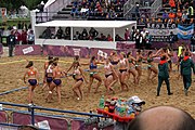 Deutsch: Beachhandball bei den Olympischen Jugendspielen 2018; Tag 6, 12. Oktober 2018; Mädchen, Hauptrundenspiel – Ungarn-Niederlande 2:1 English: Beach handball at the 2018 Summer Youth Olympics at 12 October 2018 – Girls Main Round – Hungary-Netherlands 2:1