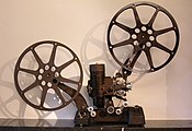 Proxector Bell & Howell 16mm Filmo 129 para cinema mudo