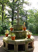 Flora-Statue mit Pflanzenstellage (Weimar)