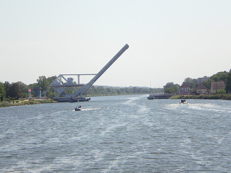 File:Benouville-Pegasus-Bridge-ouverture.JPG