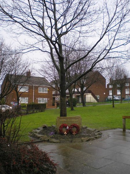 File:Big Tree Memorial - geograph.org.uk - 1005020.jpg