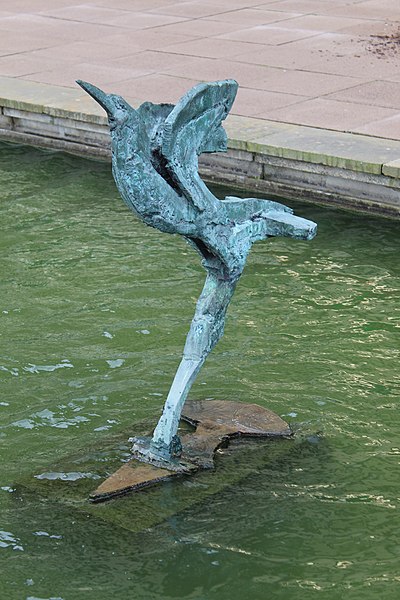 File:Bird by Hebe Comerfield, 1985, at the Water Gardens, Harlow.jpg