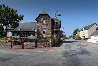 Llyfrgell yr hen ysgol