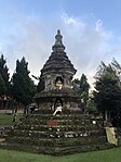 Stupa Budha di komplek Pura Ulun Danu Beratan