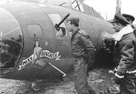 File:Bundesarchiv Bild 101I-666-6875-05, Abgeschossenes amerikanisches Flugzeug B 17.jpg