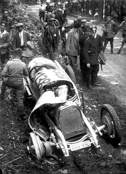 File:Bundesarchiv Bild 102-08187, Autounfall beim Bergrennen des ADAC.jpg