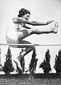 l'atleta tedesca Elfriede Kaun che a Berlino 1936 stabilì il record tedesco di salto in alto con l'asticella a 1,60 m.