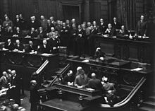 Reichstagspräsident Göring (rechts oben) ignoriert in der Sitzung vom 12. September 1932 Reichskanzler Franz von Papen