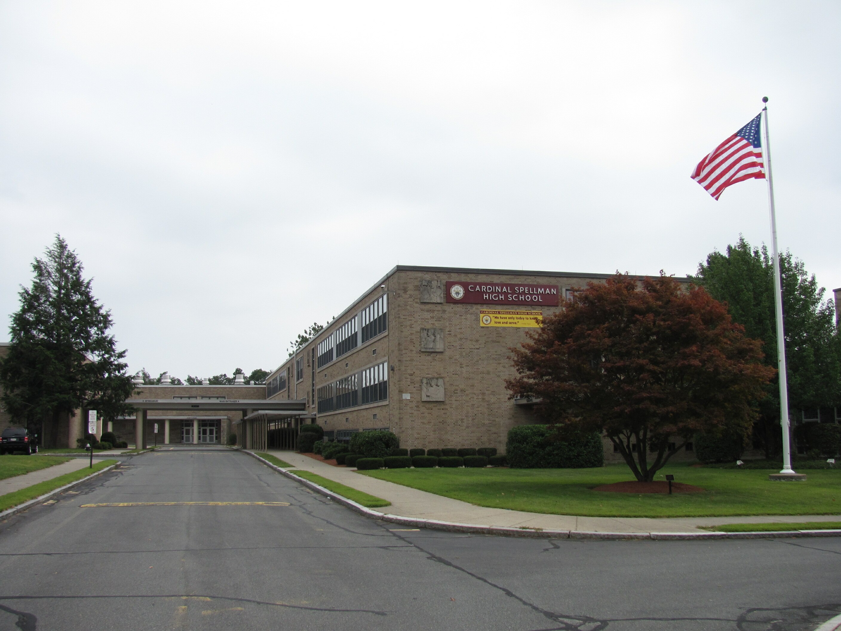 Cardinal high. Броктон Массачусетс США. Штат Америки школа в Бостоне. Кардинал Спеллман. Город Плимут Англия университет.