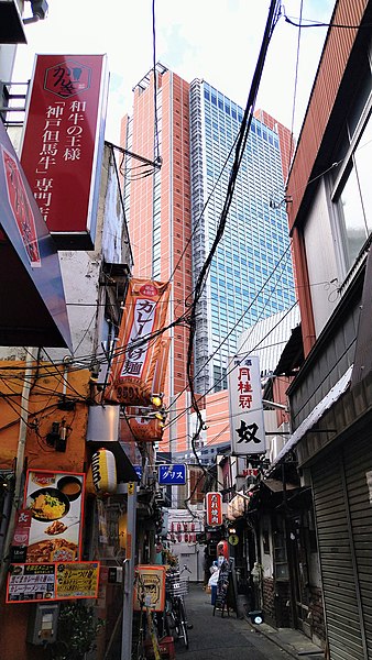 File:Carrot Tower and an alley in Sangenjaya, Setagaya, Tokyo.jpg