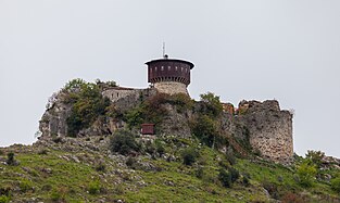 Rocher sur lequel le château de Petrelë est construit.