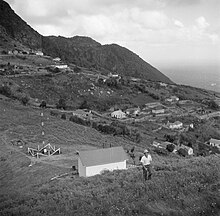 Photo from Thais Hill, overlooking village of St. Johns Charles Stellrecht bij de zendmast op St John's op Saba, Bestanddeelnr 252-8233.jpg