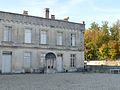 Français : Château de la Tranchade, Garat, Charente, France. Aile nord et puits