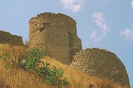 Fortaleza Chembalo.  Torre del aro y barbacana