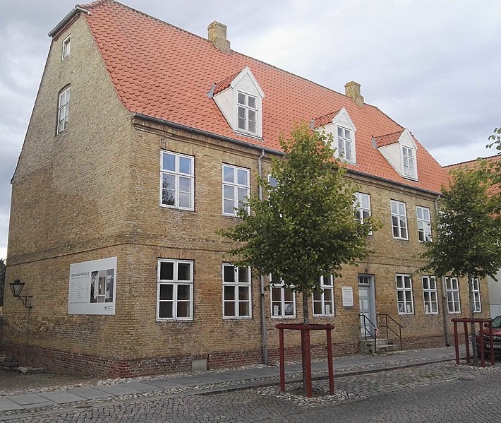 File:ChristiansfeldRådhus.jpg