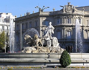 Fuente de Cibeles (con el Palacio de Linares al fondo)