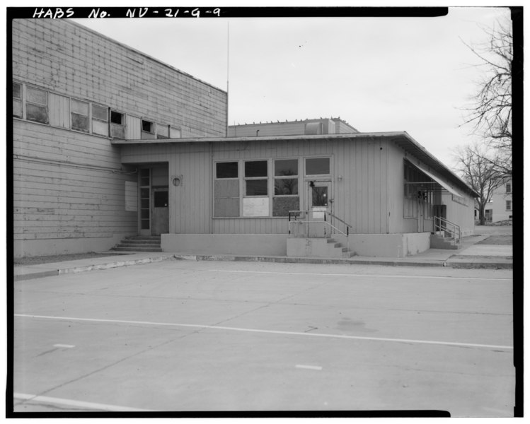 File:Close-up view of west entrance. - Hawthorne Naval Ammunition Depot, Gymnasium, North Main Avenue, Industrial Area, Hawthorne Army Ammunition Plant, Hawthorne, Mineral County, NV HABS NEW,11-HAWT,2G-9.tif