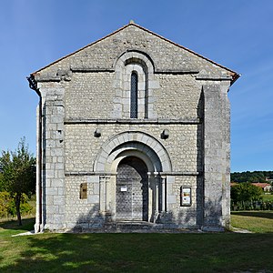 Façade de la chapelle de Cressac-Saint-Genis.