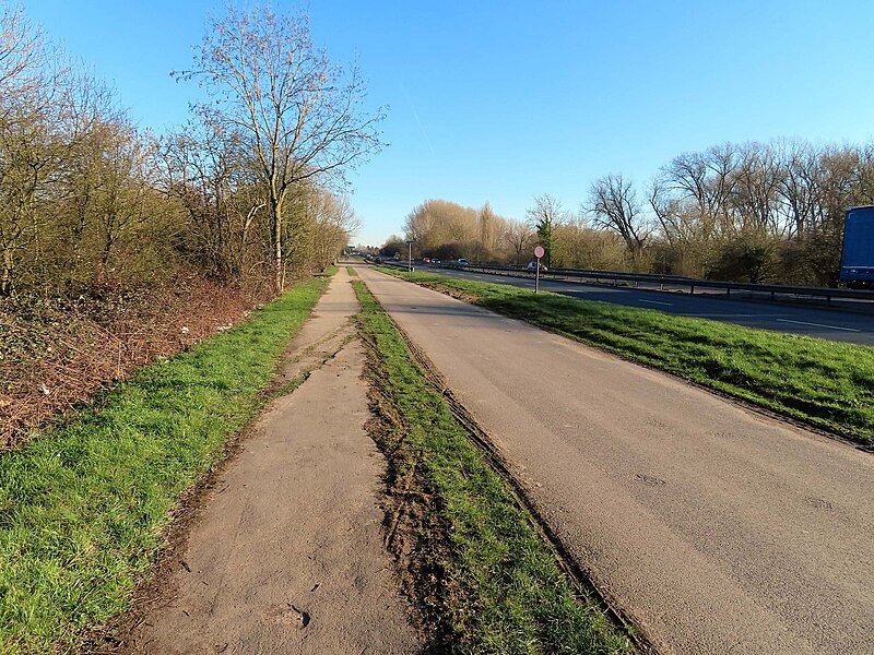 File:Cycle track by the A423 - geograph.org.uk - 6075163.jpg