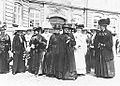 Danish women thank the king 1915.jpg