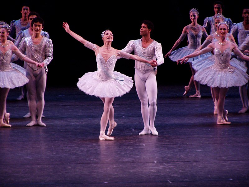 File:Darcey Bussell, curtain call for Theme and Variations.jpg