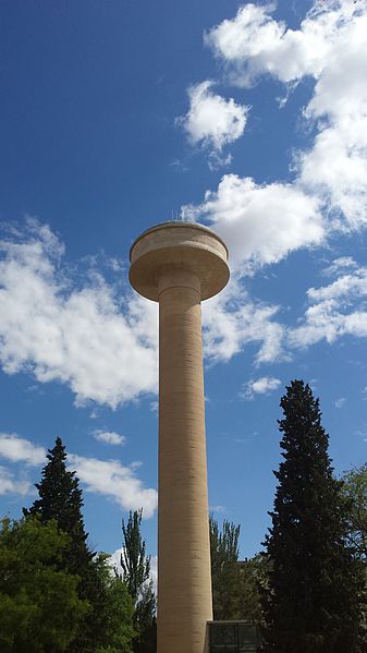 File:Depósitos del Agua de la Fiesta del Árbol. Parque de la Fiesta del Árbol. Albacete 5.jpg