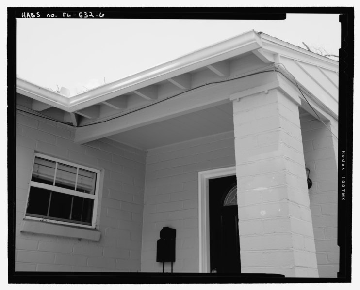 File:Detail of porch support and exposed rafter tails, facing northeast - 1721 North Shore Terrace (House), 1721 North Shore Terrace, Orlando, Orange County, FL HABS FL-532-6.tif