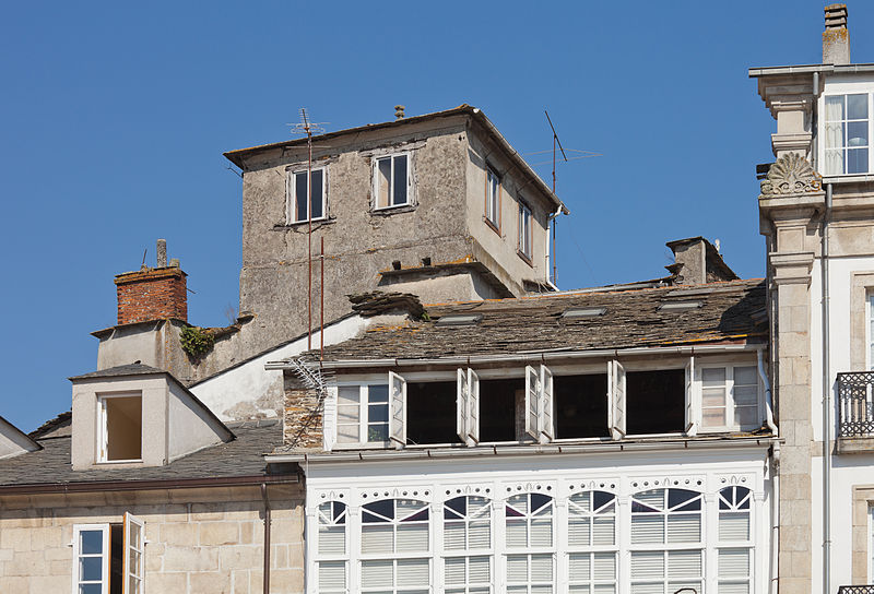 File:Detalle na Praza Maior. Lugo. Galiza.jpg