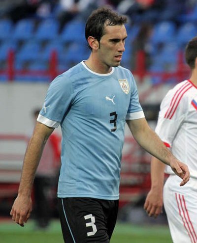 Godín playing for Uruguay in 2010