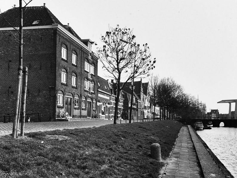 File:Dijk naar het oosten - Enkhuizen - 20070110 - RCE.jpg