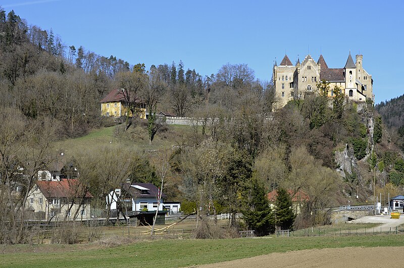 File:Eberstein Schlossberg 1 Schloss S-Ansicht 18032014 7447.jpg