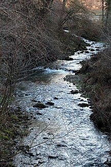 El Edron cerca de Isola Roccalberti en el municipio suroeste de Camporgiano (hacia el oeste y hacia el lago Vagli)