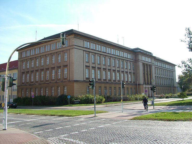 File:Eisenhuettenstadt Rathaus.jpg