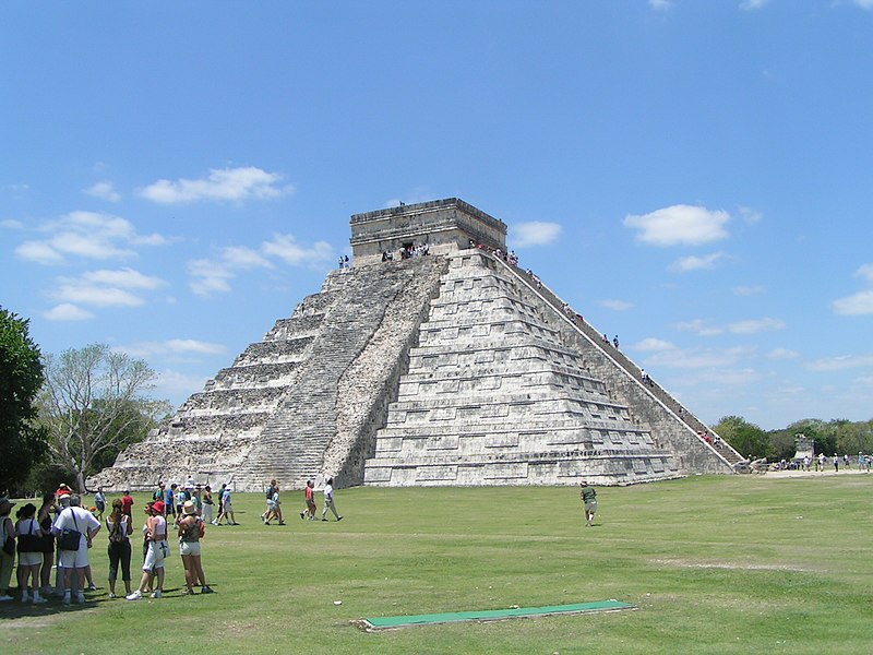 File:El Castillo Chitzen Itza.jpg