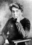 Emma Goldman seated.jpg (Ема Голдман около 1911 г.)