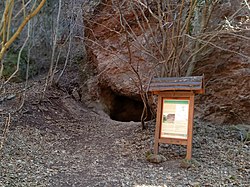 A Függő-kői-barlang bejárata