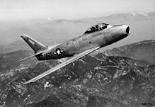 Un F-86A in volo